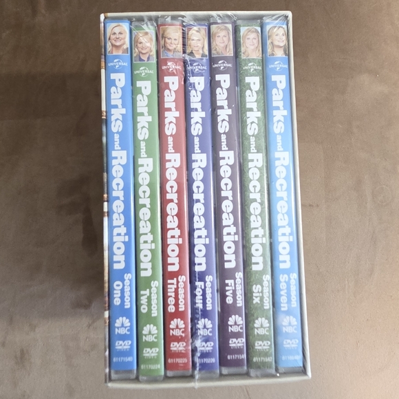 Parks and Recreation Complete Series DVD Set - Picture 3 of 7
